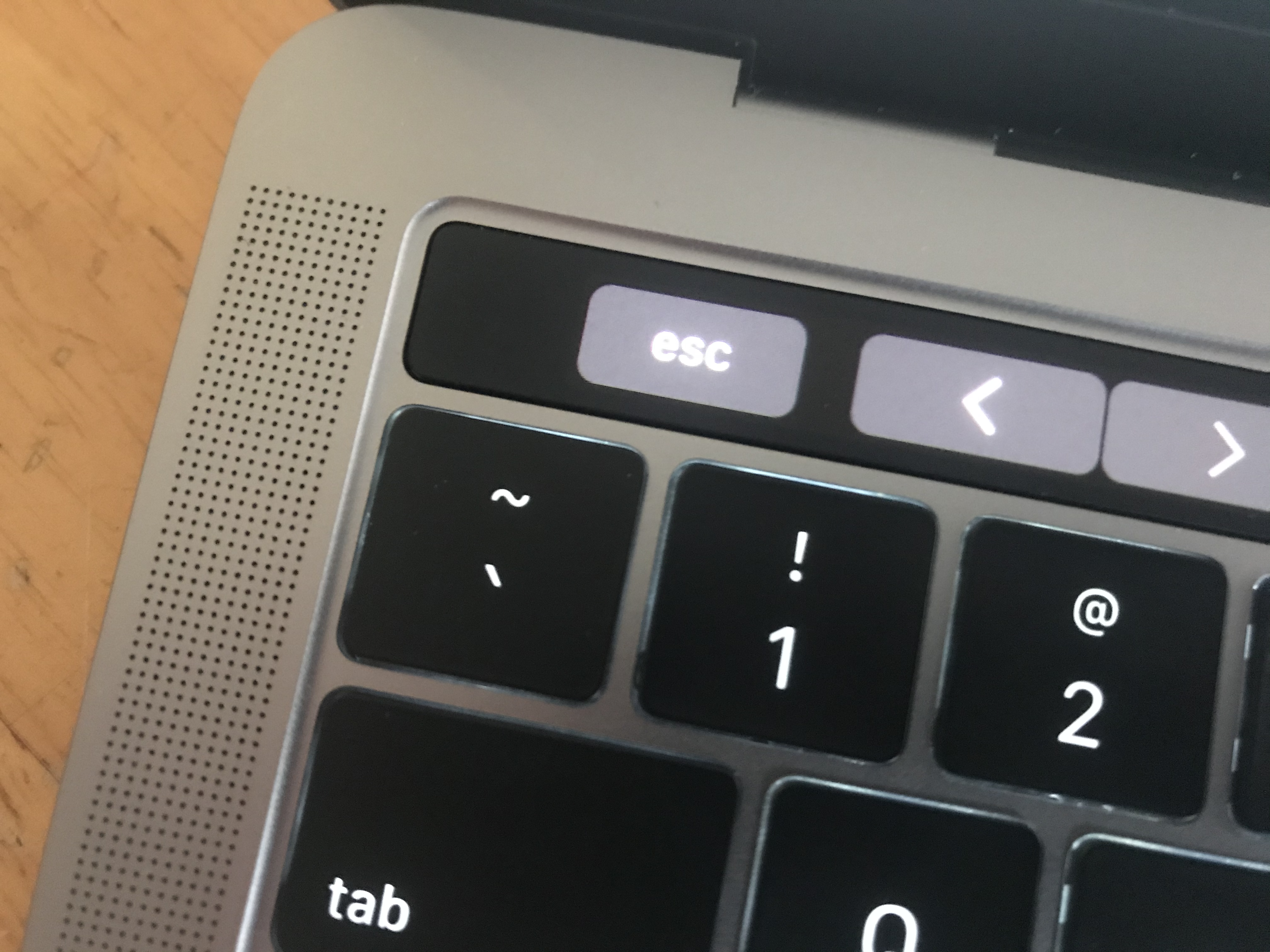 Macbook has no escape key.mp4